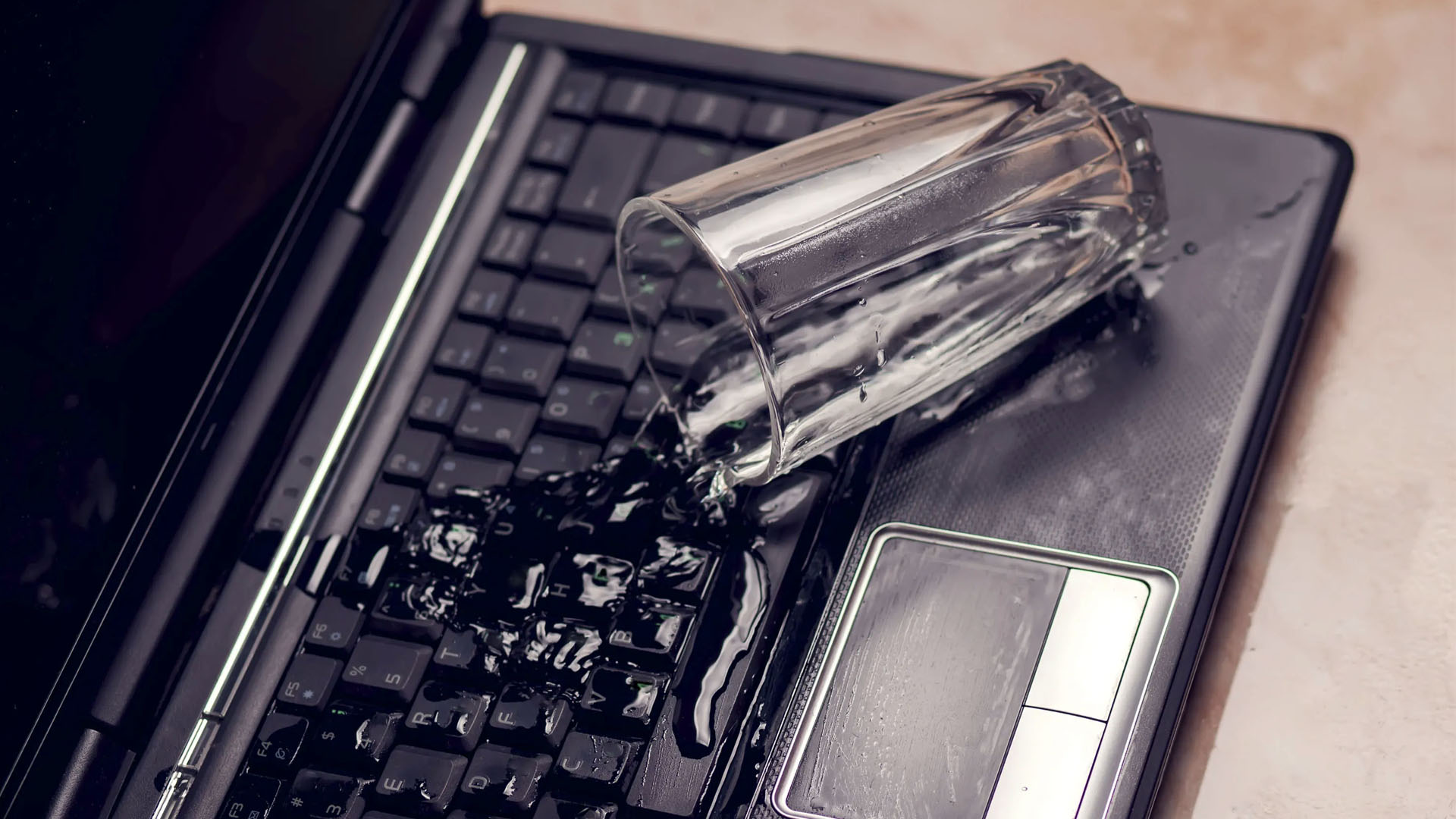 Laptop bị vào nước